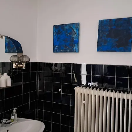 Julia Selfcheck Inandout Apartment *