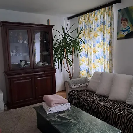 Apartment Julia Selfcheck Inandout