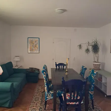Julia Selfcheck Inandout Apartment *