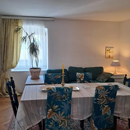 Apartment Julia Selfcheck Inandout