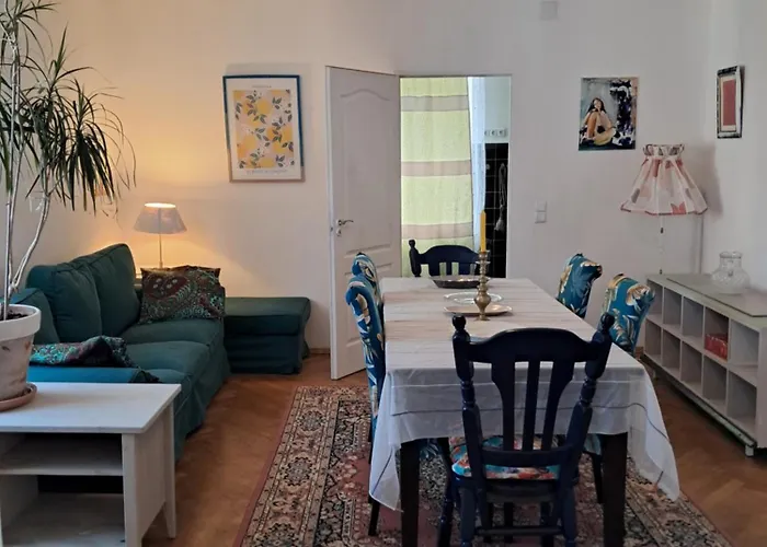 Julia Self-checkin Apartment